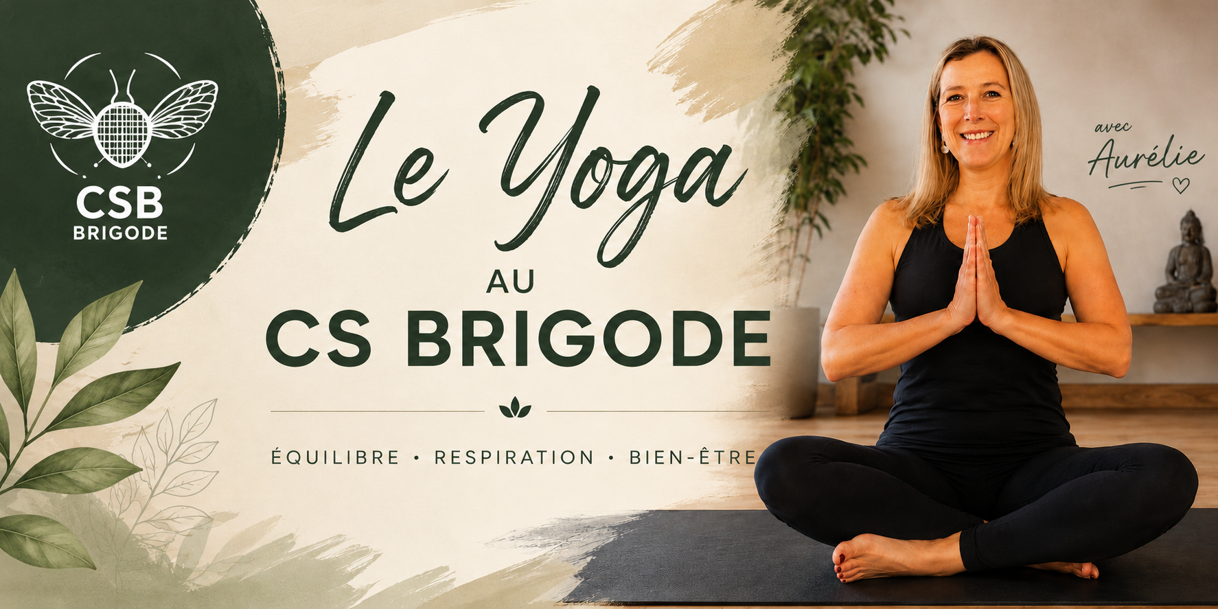 Cours de yoga dans un studio lumineux